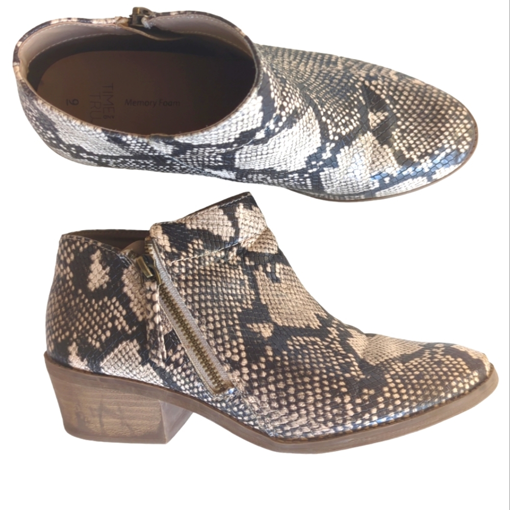 Time & Tru Vegan Leather Memory Foam Zip Ankle Booties 9 Brown Snake Print